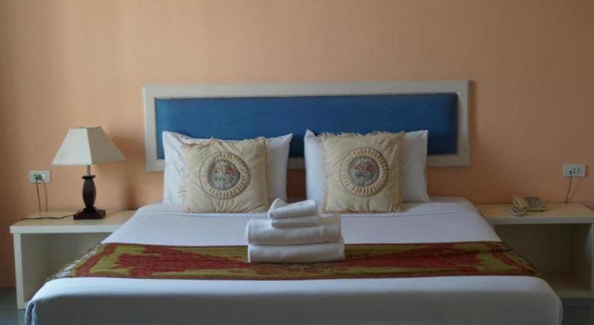 Seng Aroun Hotel Pakse Exterior photo